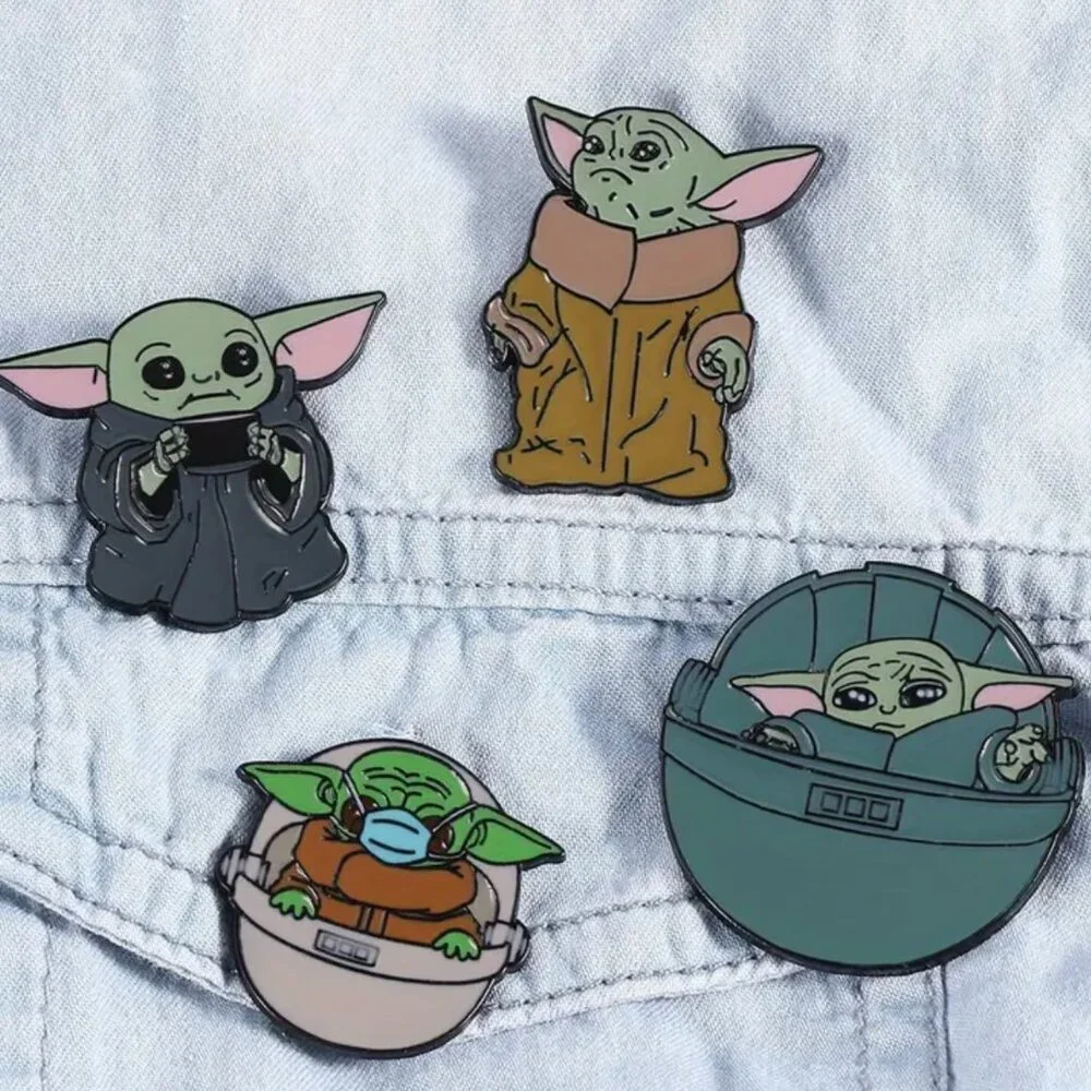SET OF 4! Star Wars Baby Yoda Lapel Hat Pin Set Mandalorian Vintage